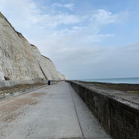 Sanctuary By The Sea With Large Room Including Lounge, Bathroom, Direct Garden Access & Free Parking Brighton Exterior photo