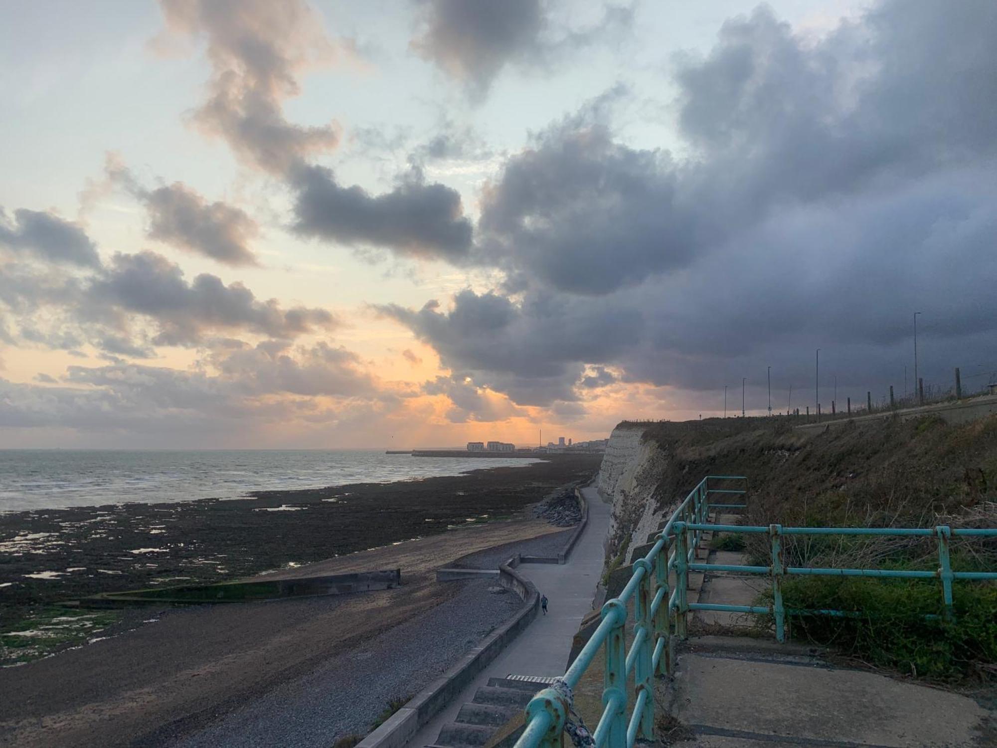 Sanctuary By The Sea With Large Room Including Lounge, Bathroom, Direct Garden Access & Free Parking Brighton Exterior photo