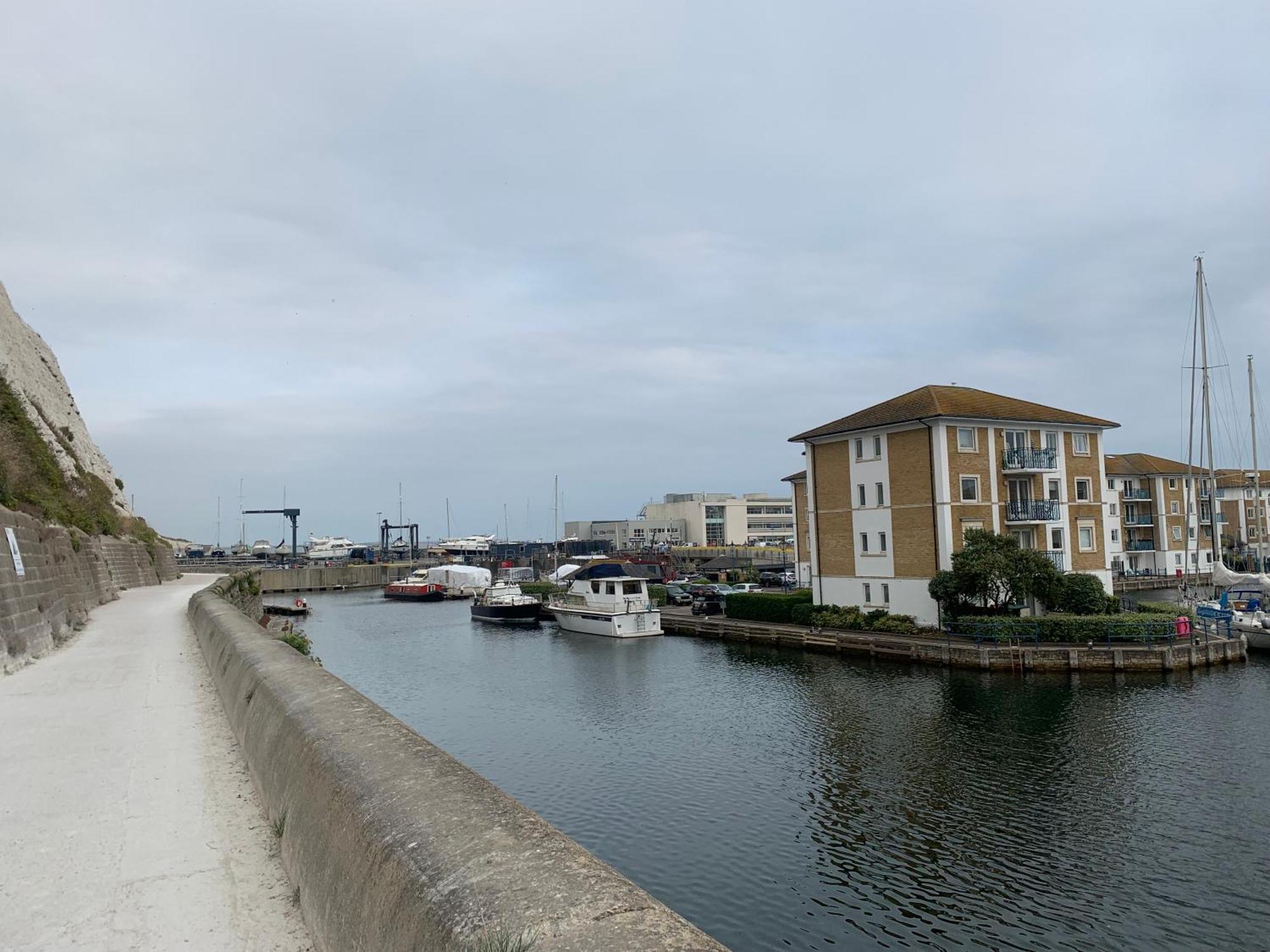 Sanctuary By The Sea With Large Room Including Lounge, Bathroom, Direct Garden Access & Free Parking Brighton Exterior photo